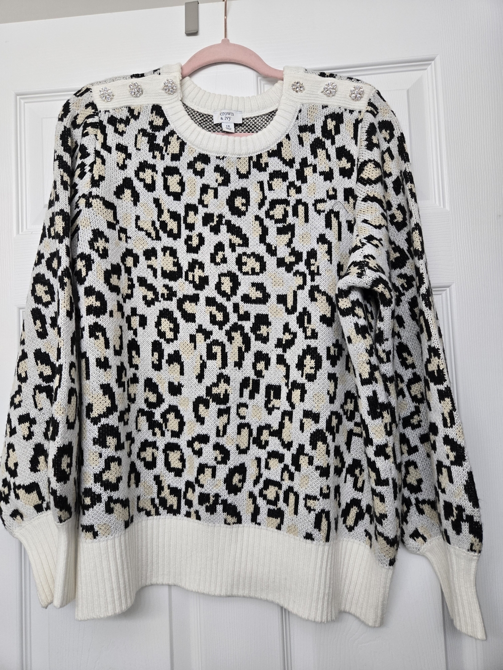 crown & ivy Ivory Leopard-Print Button-Shoulder Crewneck Sweater
